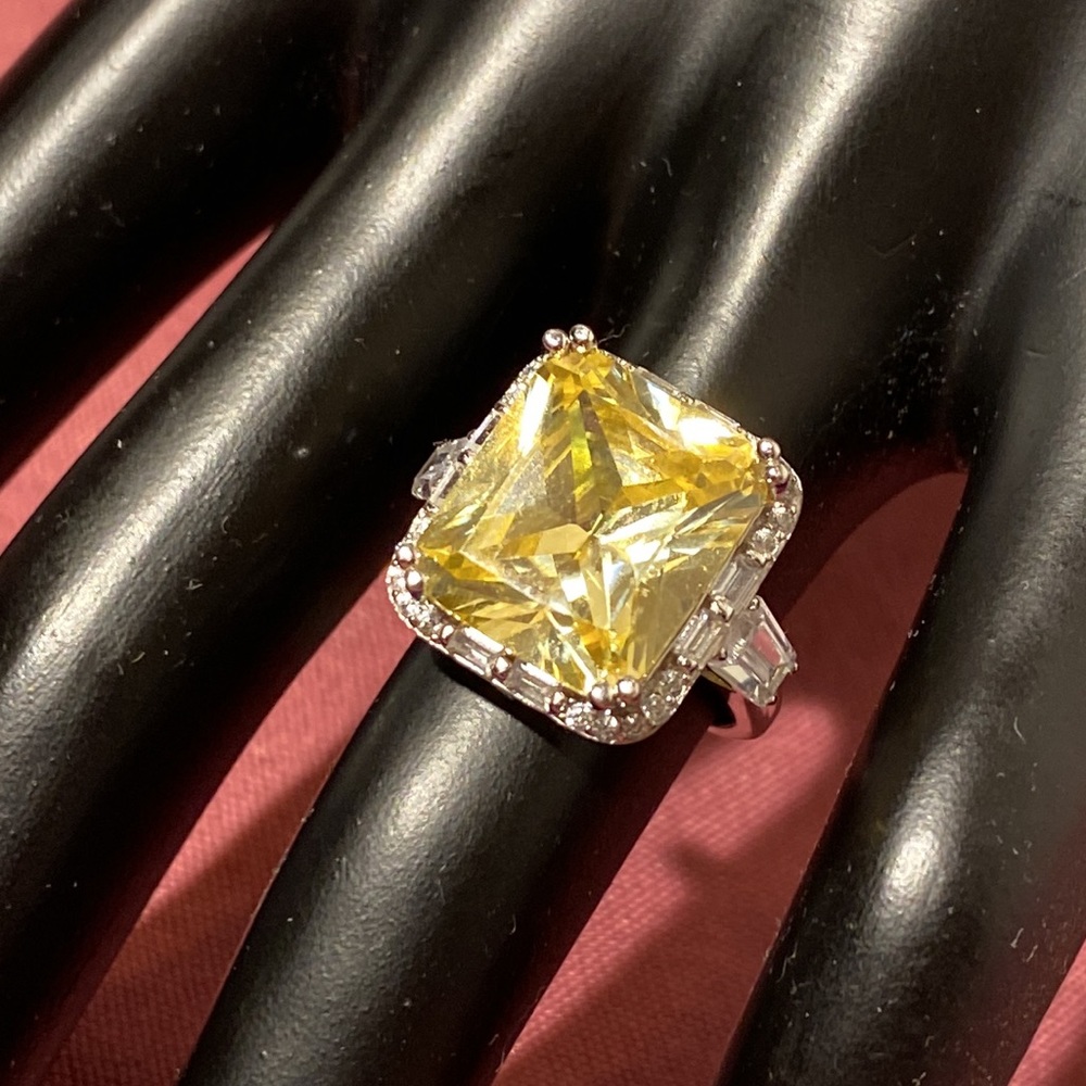 BL 19.28ctw Canary & White Diamond Simulants